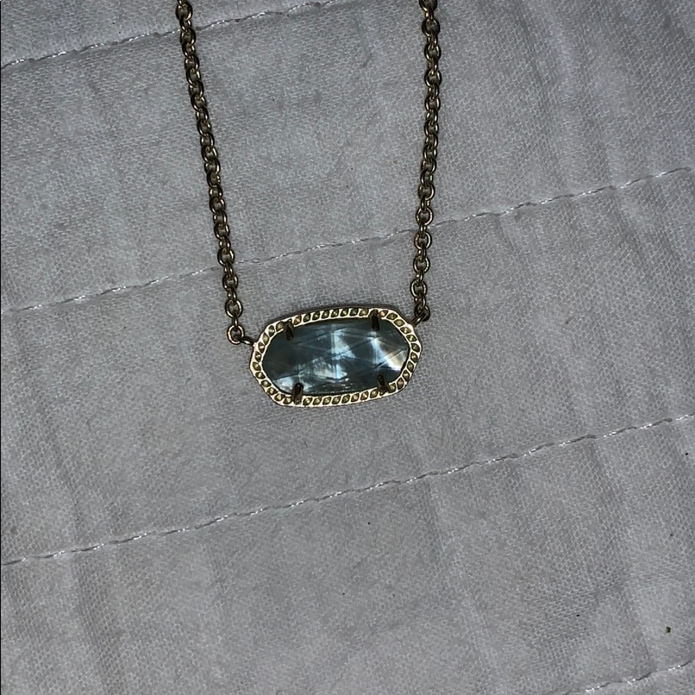 Kendra Scott necklace